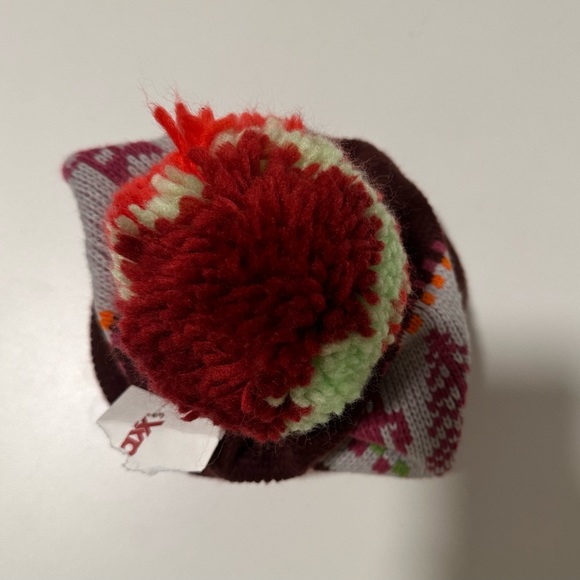 NWT Unbranded Beanie One Size Colorful Pom Pom Sharpie Mark on Label - Picture 10 of 10